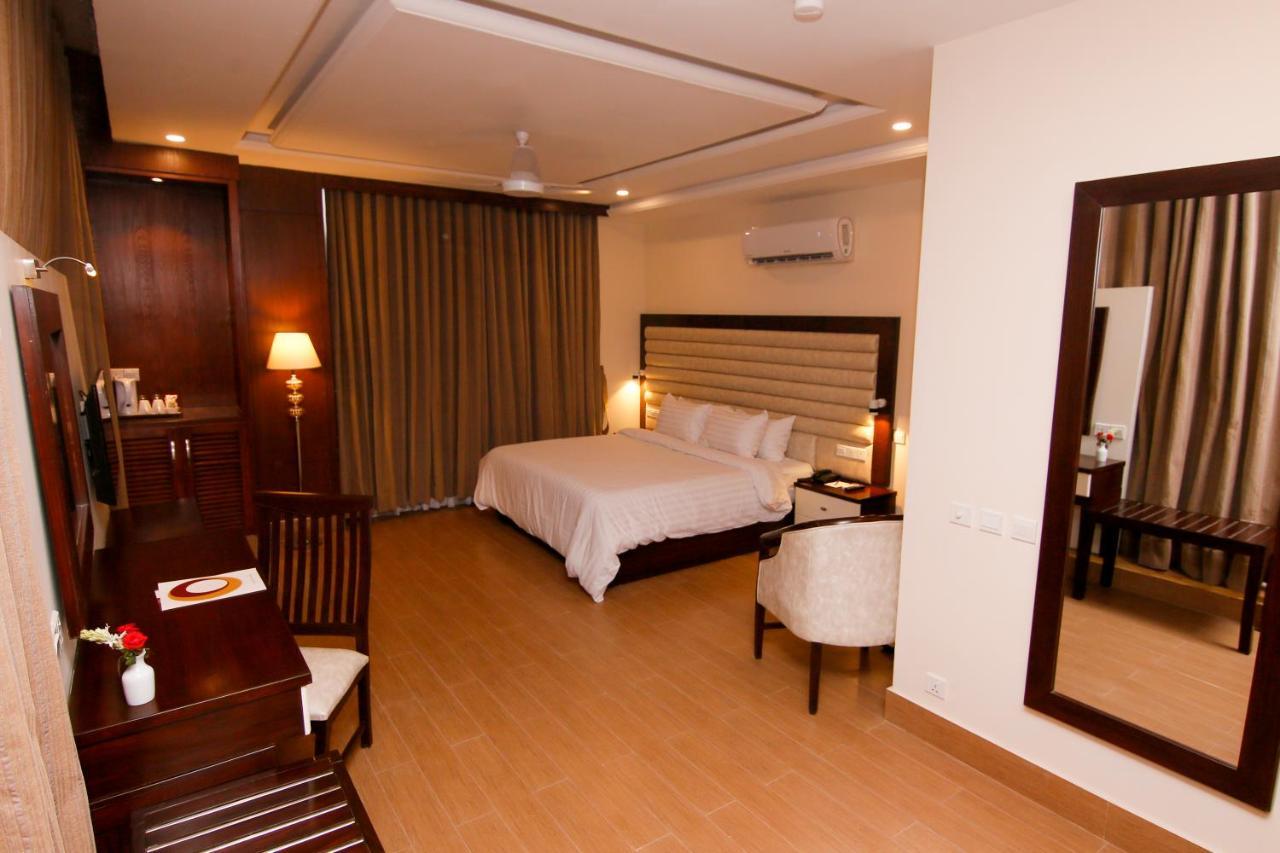 Hotel One Rahim Yar Khan Club Road Exterior photo